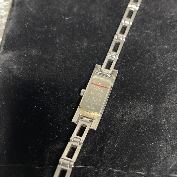 Gucci Watch 3900L Star burst EUC - Picture 5 of 11